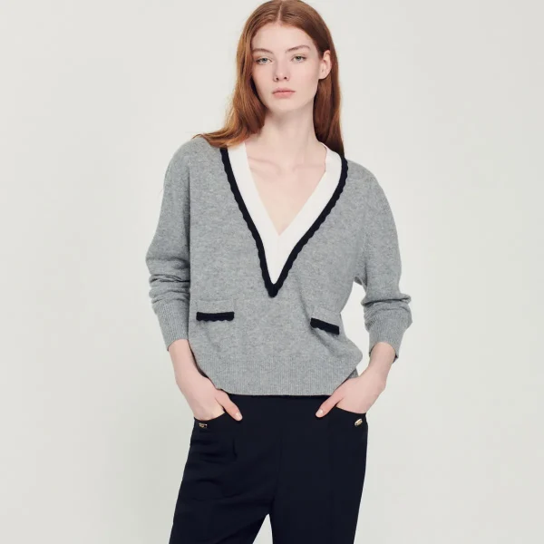 Hot Sweater With Contrasting Deep V-Neck Women Sweaters & Cardigans